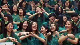 高中職服儀解禁 制服運動服班服可混搭（圖／中央社）