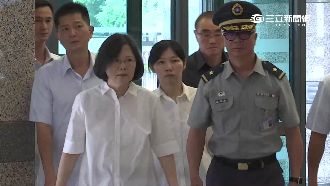 蔡英文探昏迷中尉　下令一定要好起來
