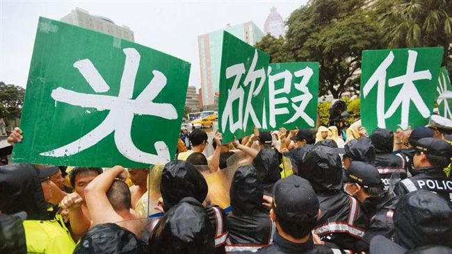 連上十二天是否違法？勞動部說不清