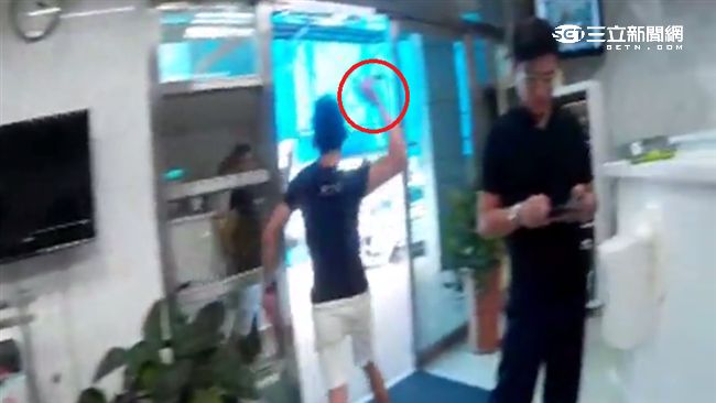 酒駕男香腸丟警局　霍建華哥霸氣逮人