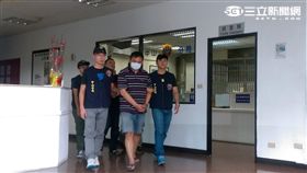 最有禮貌的黃姓搶匪及陳姓共犯遭警方移送法辦（楊忠翰攝）