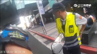 沒戴安全帽未取締　警僅回：騎過去了
