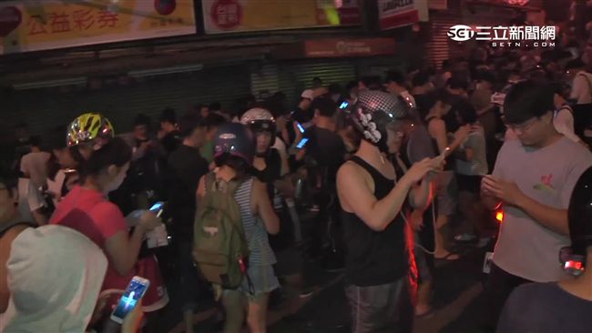 警勤追稀有怪　就是要收服寶可夢玩家