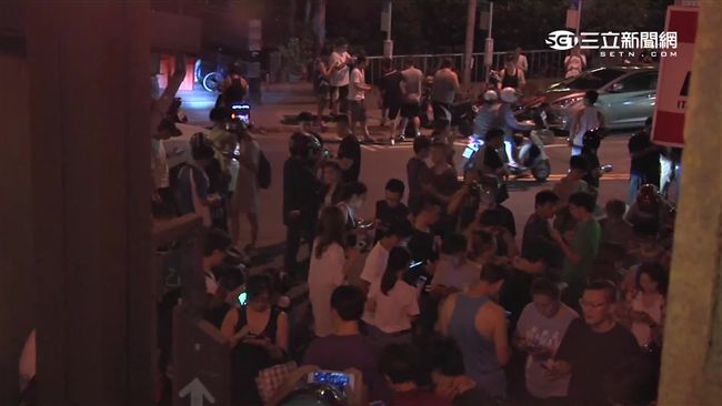 北投公園百人抓寶　警狂開違停69張