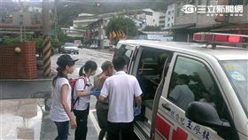 劉姓老翁喝雨水度過5天再自行走下山獲救（翻攝畫面）