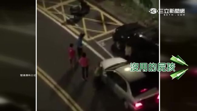 把司機誤當母情人　兒持木棒當街飆罵
