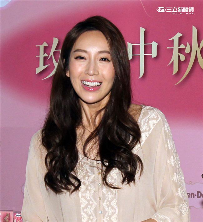 幸福人妻隋棠中秋心願賣冰淇淋月餅做公益。（記者邱榮吉/攝影）