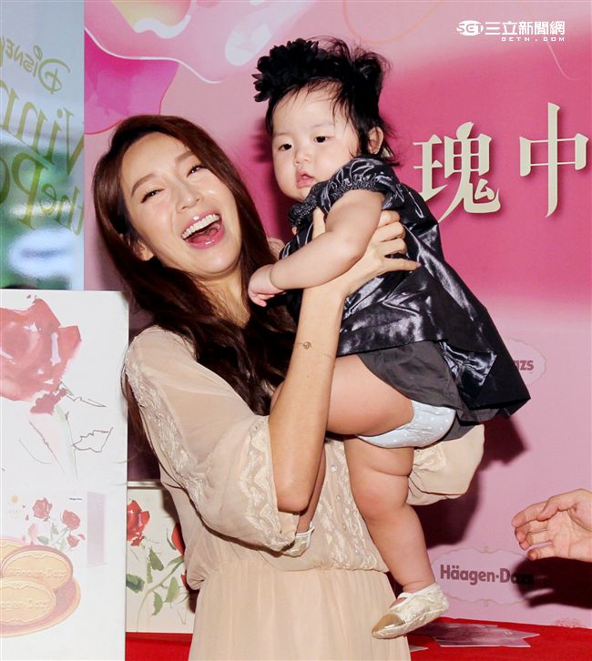 幸福人妻隋棠中秋心願賣冰淇淋月餅做公益。（記者邱榮吉/攝影）