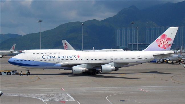 華航班機遭鳥擊　機翼破洞滯留馬尼拉