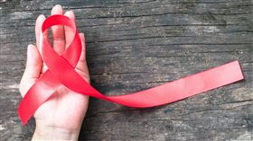 AIDS、愛滋病、紅絲帶／shutterstock