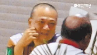 值勤翹班　救災英雄與友餐聚喝酒