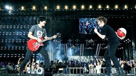 抓完一打大蔥鴨後　阿信：不放棄抓快龍
圖／翻攝自五月天 阿信臉書