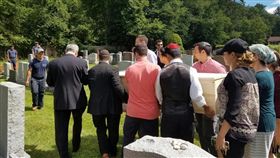 喪禮,親友,陌生人,送別,網路,紀念,史坦,韋恩巴赫,網友(https://www.facebook.com/MarquisHomeCare/photos/ms.c.eJw9kdmRAzAIQzvKgLn7b2wTtOLzjS4PNtPJkrLWbO~_PgRtc5BFvC7Xj0hCtOf9yyz8r9KT~_FFzH229Otl~_~;z~;kdzPe8BtNvsn1B3R507ptv~;9Nj~_C9fYOqem68kY6~;oD9k~_iePNG~;fDoD9ybT7PPz~_9hv2p0Lmf6HvsS9wjeI~;MzTe54Ff6v4PL~;J~_Cv~_YPTbphbg~-~-.bps.a.331966993816856.1073741832.102588756754682/331967630483459/?type=3&theater)