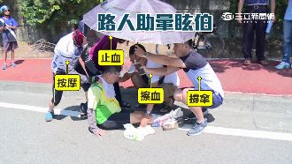 彰化老翁暈眩摔車　路人幫撐傘止血