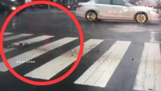 圖／路面突炸開　民眾憂氣爆忙報警