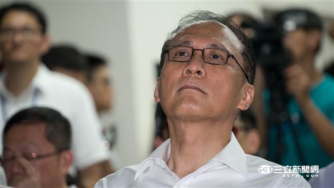 死亡交叉！林全不滿意度41%