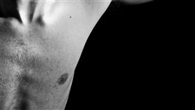 胸部　男性
https://www.flickr.com/photos/polaroidman/4619694779/in/photolist-83e9iZ-eiJm-322bGp-dpxwr7-2wYBdH-8v9JkP-6gA3WV-yhZz1-8n13cr-8n15Np-8Ndsxn-raX32A-6gA3Wr-RDmf-9cDrz1-9oB9ee-94zjYP-8wDXGV-4FJ5rs-p2RQ2K-94Mwoo-joqktu-8wDXJR-fNqG1C-6xFtU-8wGXUy-2Hdd6-6P4uhv-8n487u-5RtAE4-9oEc5E-adNHi1-52ssPz-4Qu2r1-p311Nw-6rrXfS-exZPzM-7feuFc-ghe5S6-yTVqg-9ogqEj-rpdMre-9oEcW5-HFqYiU-49ub6d-4EjHM4-6FsfRs-kChoWg-as4jvk-emSeJ