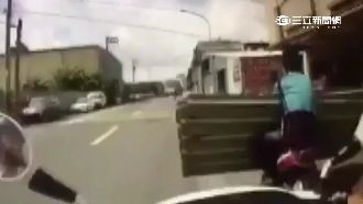 竊鋼材辯稱撿到　做筆錄還嗆警快交保