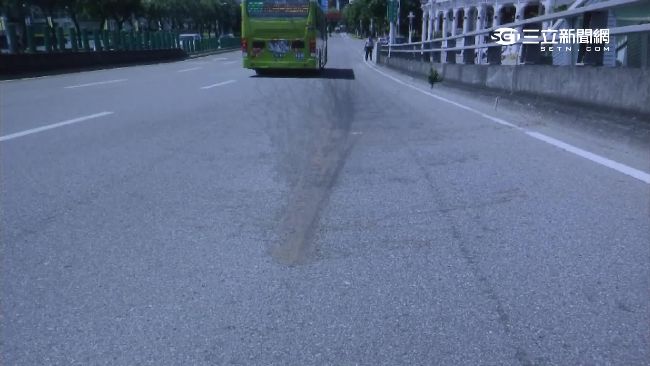麻醬油漬灑路面　騎士慘摔重創不治