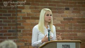 A片,色情,電影,性侵,綁架,史麥特,Elizabeth Smart,性暴力(https://www.facebook.com/ElizabethSmartFoundation/photos/a.532403786803180.1073741825.214775671899328/532404943469731/?type=3&theater)