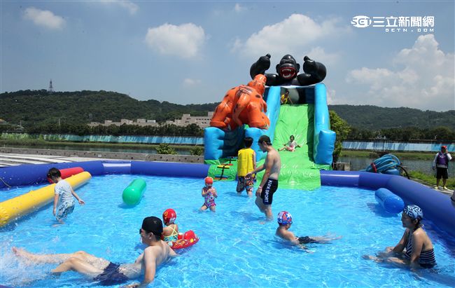 「台北河岸童樂會」活動將於8月20日起至28日於大佳河濱公園希望噴泉周邊舉辦，親子同樂。（記者邱榮吉/攝影）
