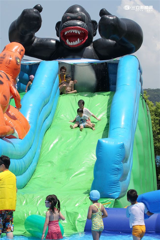 「台北河岸童樂會」活動將於8月20日起至28日於大佳河濱公園希望噴泉周邊舉辦，親子同樂。（記者邱榮吉/攝影）
