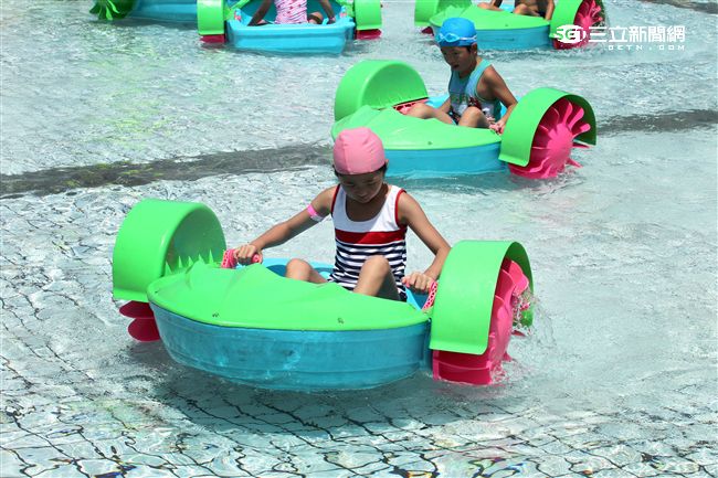 「台北河岸童樂會」活動將於8月20日起至28日於大佳河濱公園希望噴泉周邊舉辦，親子同樂。（記者邱榮吉/攝影）