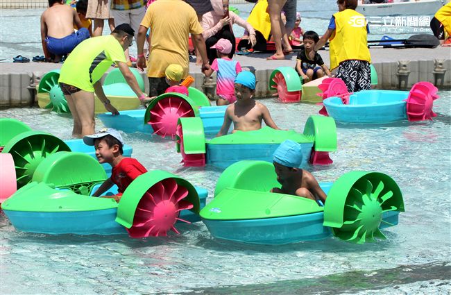「台北河岸童樂會」活動將於8月20日起至28日於大佳河濱公園希望噴泉周邊舉辦，親子同樂。（記者邱榮吉/攝影）