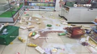 情場職場兩失意　女子失控砸超商貨品