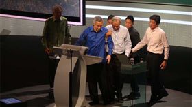 星總理李顯龍國慶大會演說　身體突不適（圖／翻攝自Strait Times）