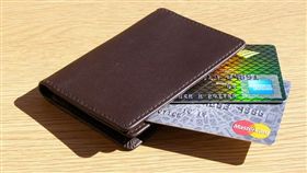 皮夾,錢包,https://www.flickr.com/photos/86530412@N02/8186946980/in/photolist-dtsf7h-6bkBvU-6bkBtJ-8QshrR-g8odQD-g8oYBV-vazKxW-b8UnRK-8C5UWm-ecr7KL-6arpSf-nJFguf-asHci3-bixfSV-c91vKy-oBQSpb-bviQyn-8YZaYS-ds2hzD-paF6u1-j7u7ay-p9Dszc-j7udFj-j7tmwa-j7wb8m-r7n8ma-dURST6-aE6fC1-m7FTtv-bDWjcW-ntB2on-psaTFT-aU27BH-asHcW3-ekec1P-aU27zc-6dLUtg-9vx9iE-ayoBuK-aymNmg-aymNhX-bxE6XU-9vxavQ-aUJrDx-j7wfAQ-4GZhL-4e6JaX-rnbgy-bVqSj-bf3VHp