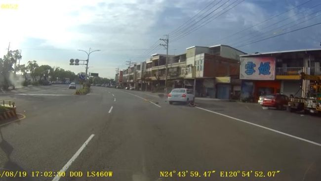 死亡車禍全錄下　車再輾過死者手臂