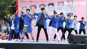 男子團體SpeXial十二團員齊聚現身台北西門町,舉辦新專輯