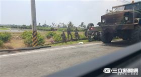 國軍悍馬車翻覆　圖／爆料公社
