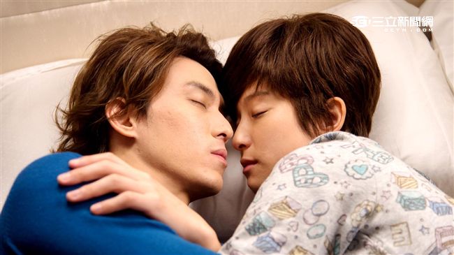 哥們火辣床戲再現！賴雅妍難忘天台戲