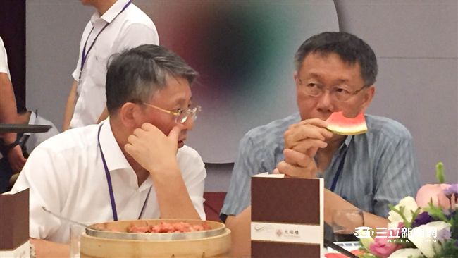 避敏感話題　柯文哲靠吃救自己