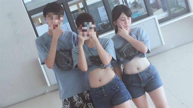 女大十八變！她辣秀小蠻腰與白皙美腿