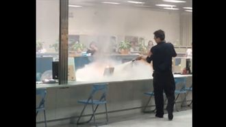 影／驚！嘉市政府筆電爆炸　狂冒白煙