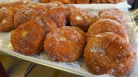 LG
韓國倉洞藝術村  77年歷史麵包店
倉洞藝術村的想像街上有家77年歷史的麵包店，這裡的
甜甜圈、奶油麵包都是當地人最愛的平價美食。
中央社記者陳葦庭攝  105年5月6日