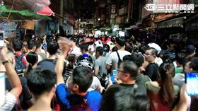 警方下載寶貝雷達APP在北投公園跟著民眾移動（翻攝畫面）