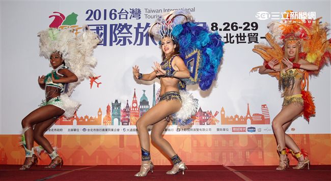 2016台灣國際旅遊展記者會，由巴西森巴舞孃開場，於8月26日世貿一館登場。（記者邱榮吉/攝影）

