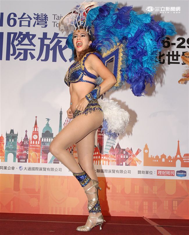 2016台灣國際旅遊展記者會，由巴西森巴舞孃開場，於8月26日世貿一館登場。（記者邱榮吉/攝影）

