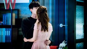 圖翻攝自韓網 李鍾碩 韓孝周