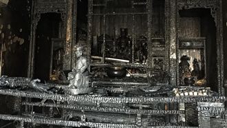 鹿港鳳山寺大火　珍貴交趾陶恐不保