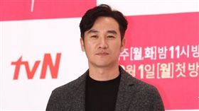 嚴泰雄（圖／v_lovekpop　Instagram）
https://www.instagram.com/p/BFil8pcvqp3/?tagged=%E5%9A%B4%E6%B3%B0%E9%9B%84

