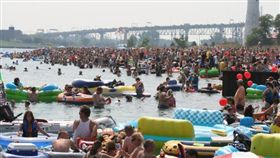 美國,密西根州,休倫港,Port Huron,泛舟
翻攝自Port Huron Float Down臉書
https://www.facebook.com/PortHuronFloatDown/photos/a.10150639747205279.415008.285946825278/10150639747220279/?type=3&theater