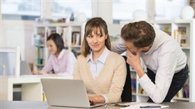 辦公室戀情　圖／shutterstock／達志影像