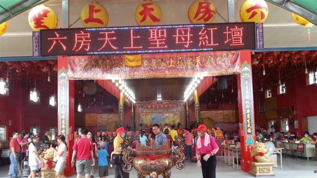 員警拜完媽祖　轉身就逮捕通緝犯