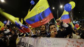 哥倫比亞政府與反政府武裝組織「哥倫比亞革命軍」（FARC）達成和平協議_美聯社