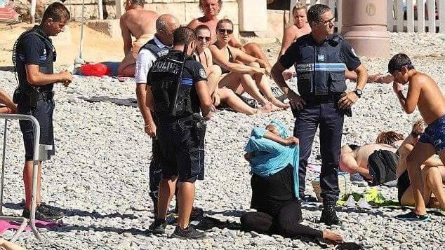 假自由？法警逼伊斯蘭女教徒海灘脫衣